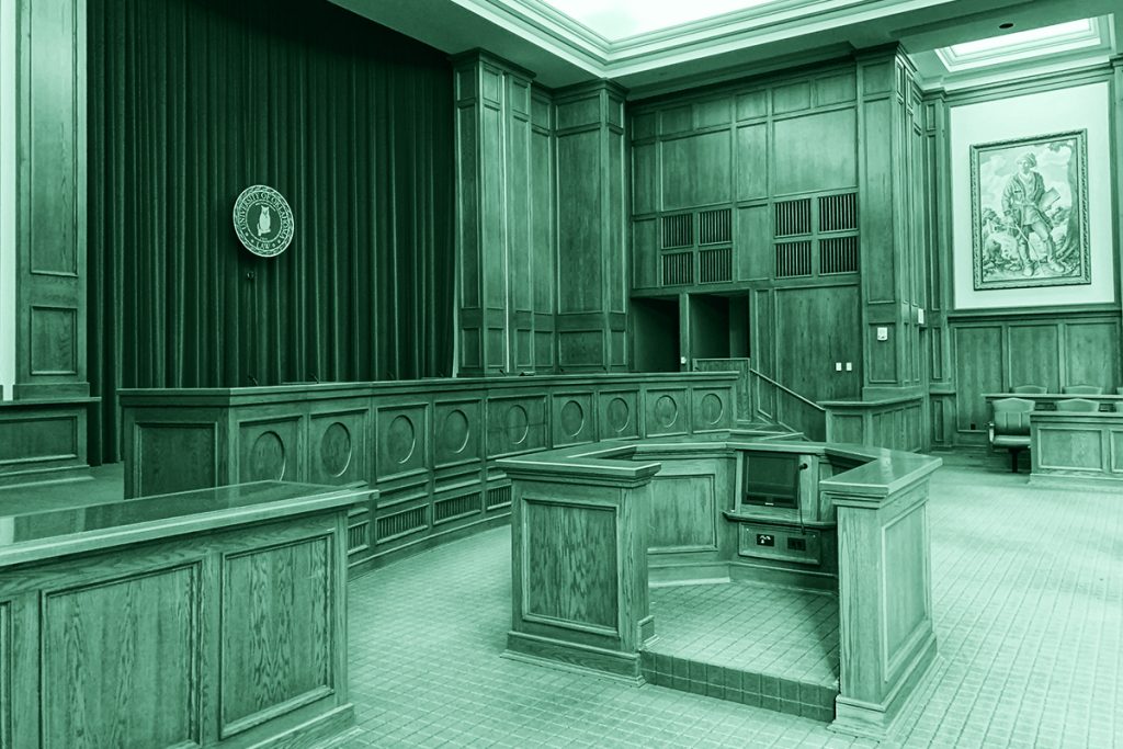 Aula di tribunale che rappresenta il luogo in cui sono state pronunciate frasi inquietanti da imputati apparentemente normali e insospettabili