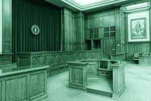 Aula di tribunale che rappresenta il luogo in cui sono state pronunciate frasi inquietanti da imputati apparentemente normali e insospettabili