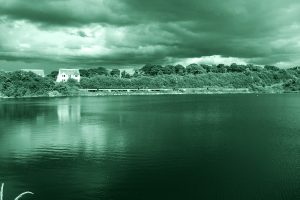 Cava di Hopetoun Quarry, in Scozia, dove è avvenuto l'omicidio dei fratelli Higgins nel 1911.
