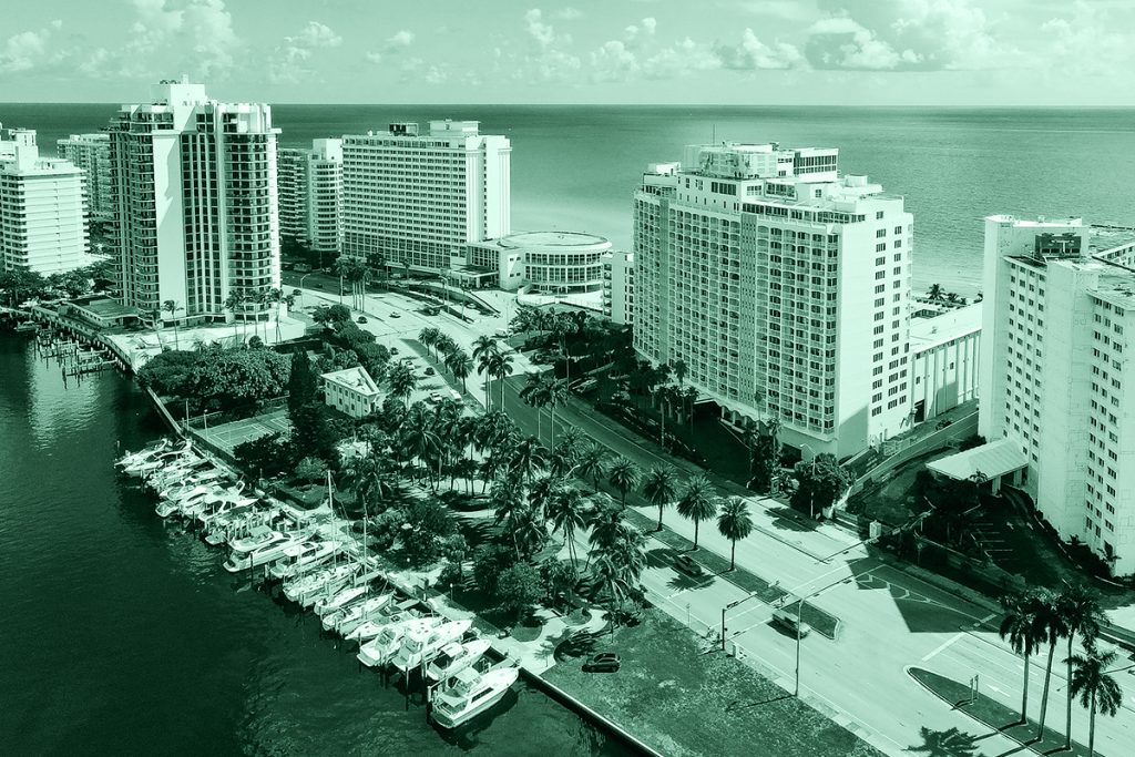 Alberghi a Miami Beach che raffigurano l'ambiente in cui Esther Torres ha compiuto ogni sua rapina con spray al peperoncino.