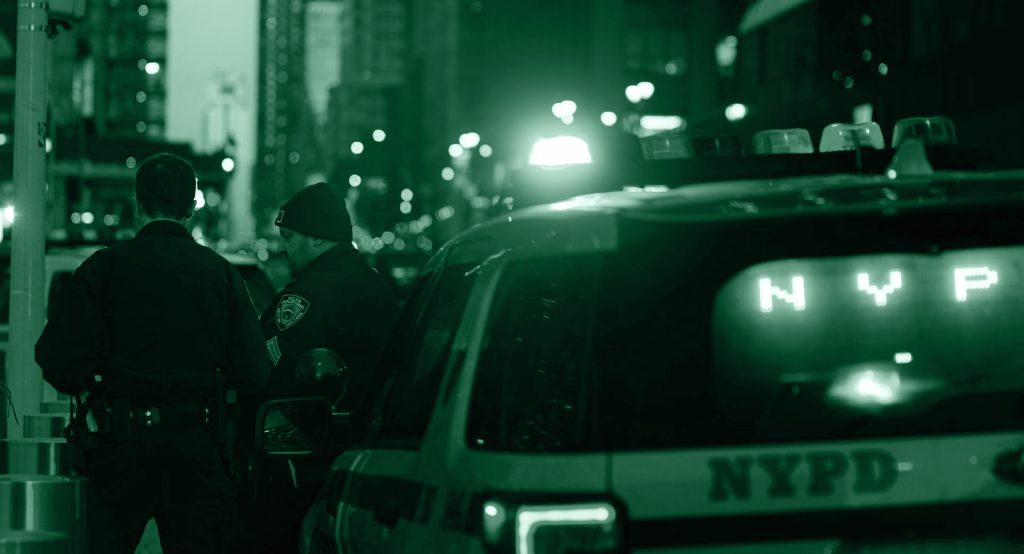 Polizia che indaga su un crimine: scopri 5 modus operandi sconvolgenti.