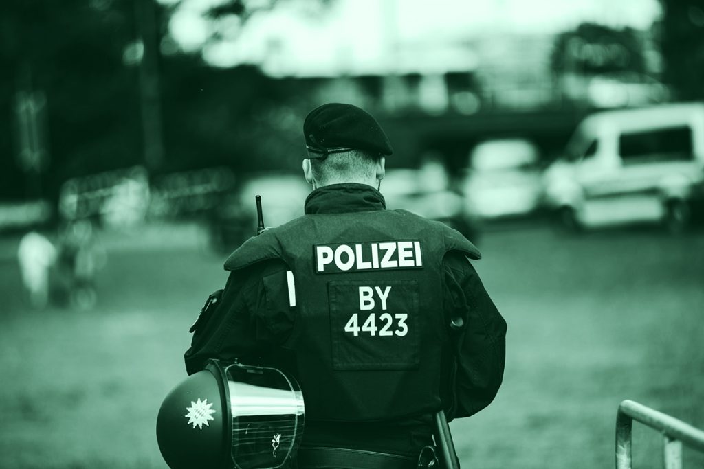 Polizia, simbolo delle indagini condotte per i deliri più discussi della Germania.