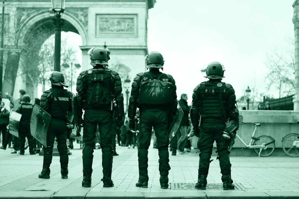 Polizia francese, simbolo dei cinque delitti più discussi della Francia contemporanea.