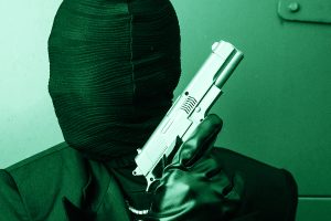 Assassino con il volto mascherato, simbolo del proxy killer o assassino per procura