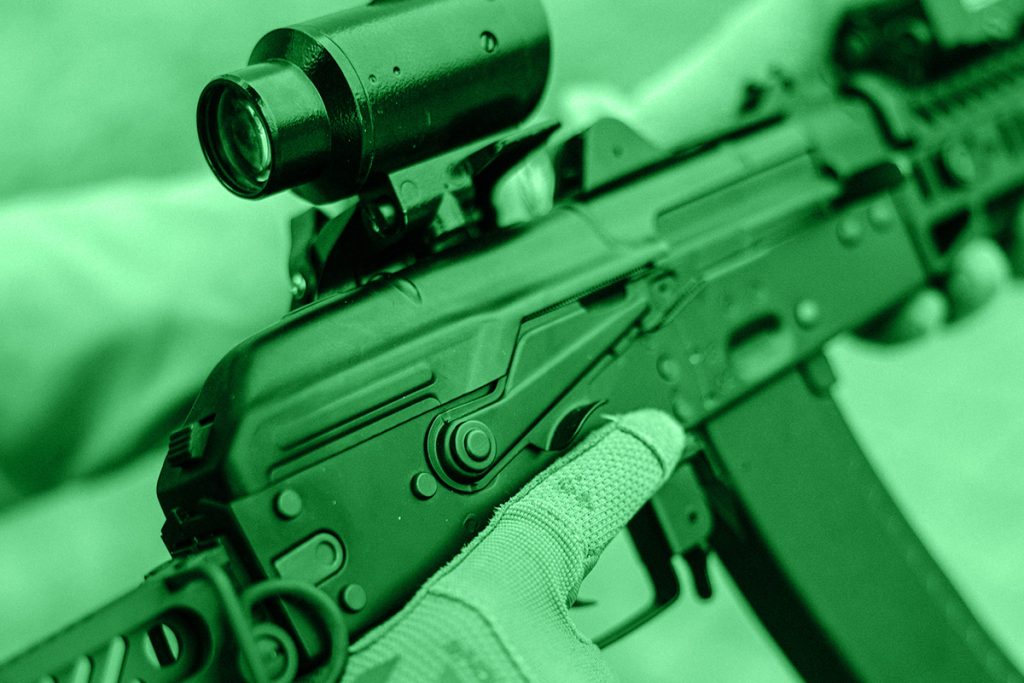 Primo piano di un fucile, arma spesso utilizzata dagli spree killer.