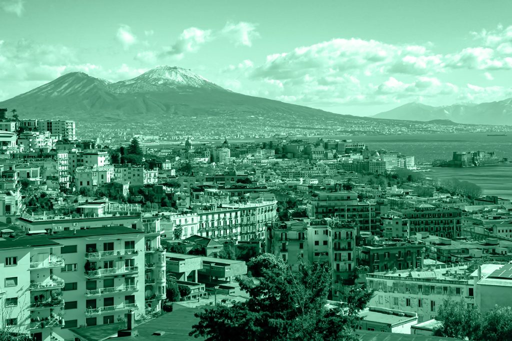 Panoramica di Napoli, al primo posto tra le città più pericolose in Italia nella prima metà del 2025