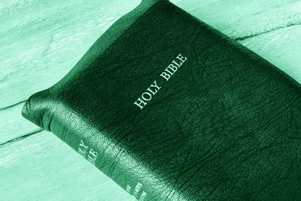 Bibbia simbolo del fanatismo religioso di Augusta Gein, madre del serial killer Ed Gein
