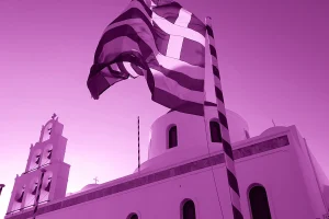 Il femminicidio di Kyriaki Griva in Grecia, accoltellata davanti a una stazione di polizia, riapre il dibattito su responsabilità e protocolli.