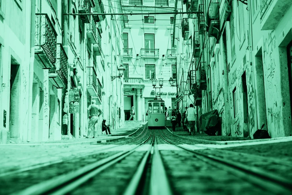 Dal centro storico di Lisbona ai quartieri meno sicuri di Porto: quali sono le 10 città più pericolose del Portogallo nel 2025?