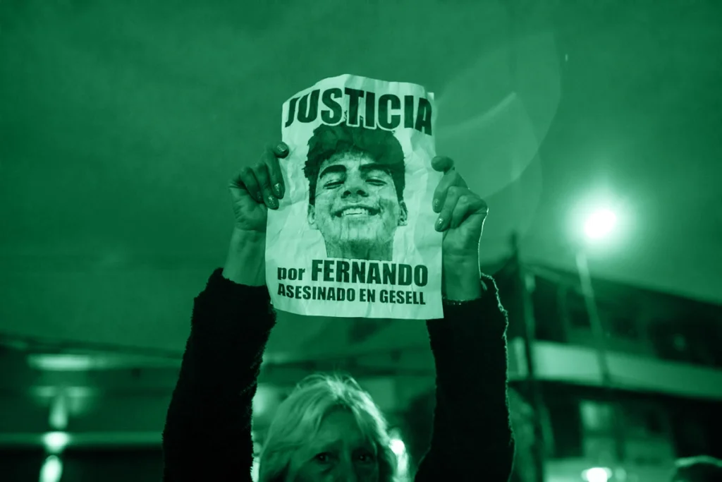 Manifesto che chiede giustizia per l'omicidio di Fernando Báez Sosa