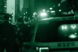 Polizia che indaga su un crimine: scopri 5 modus operandi sconvolgenti.