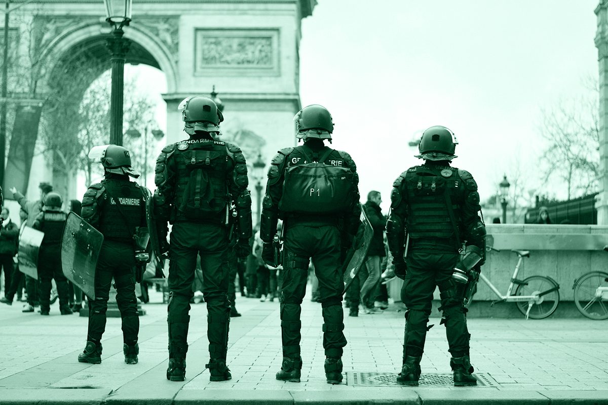 Polizia francese, simbolo dei cinque delitti più discussi della Francia contemporanea.