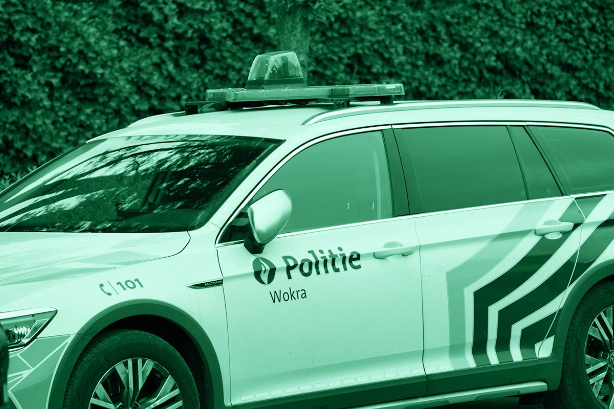 Macchina della polizia belga che simboleggia i delitti più discussi e sconvolgenti avvenuti in Belgio.