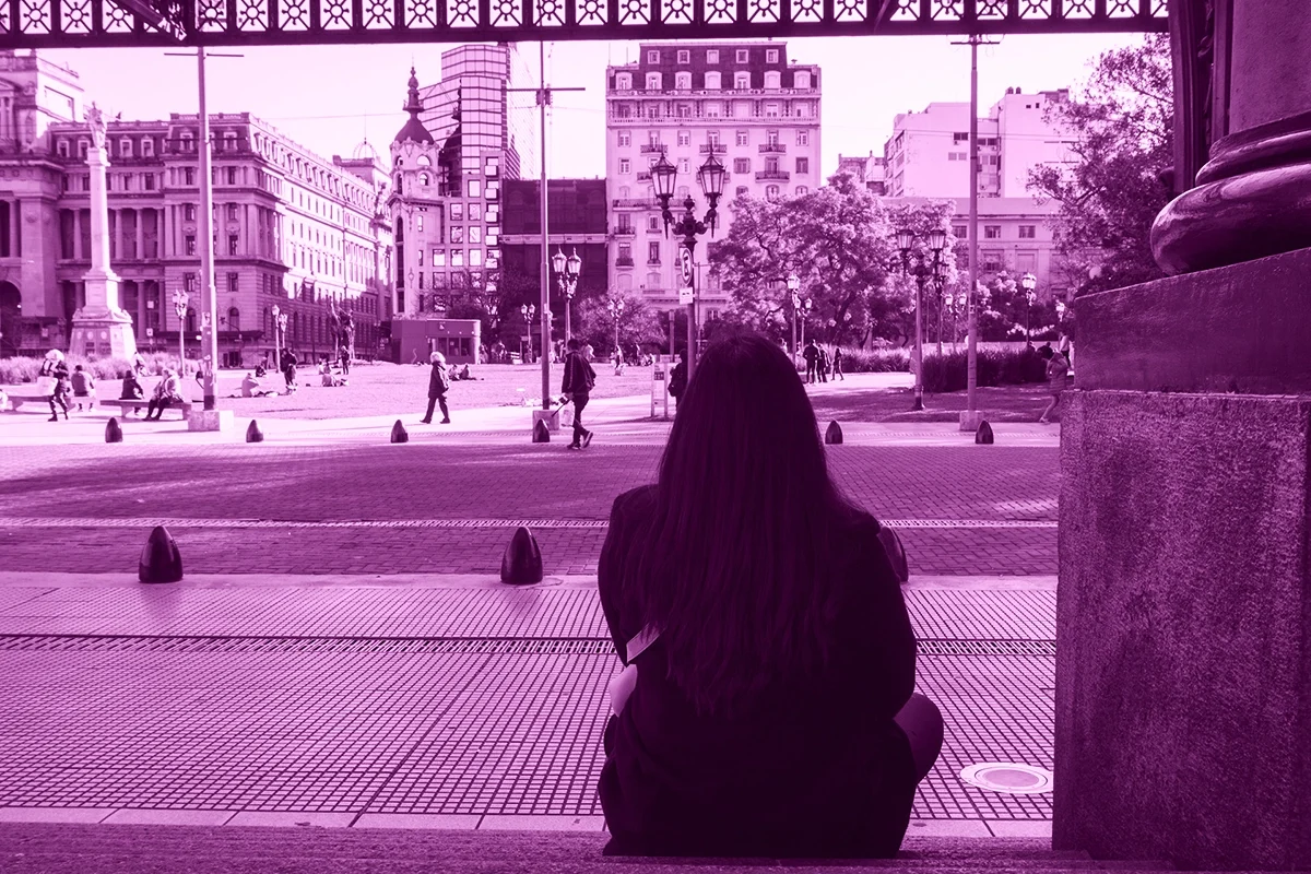 Il femminicidio di Delfina Aimino a Córdoba sconvolge Villa María. Arrestato l’autore: la comunità chiede giustizia e memoria.